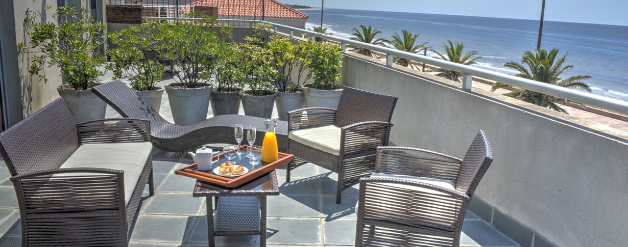 Terraza al mar Regency Rambla Design Apart Hotel en Montevideo