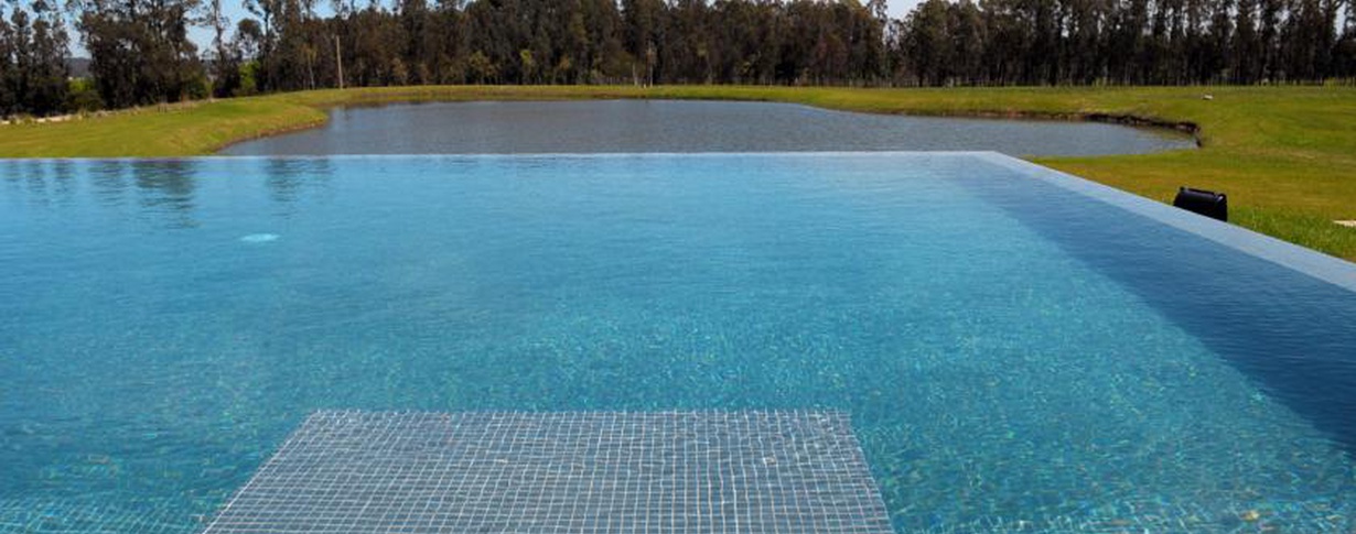 Piscina Exterior Regency Park Hotel en Montevideo