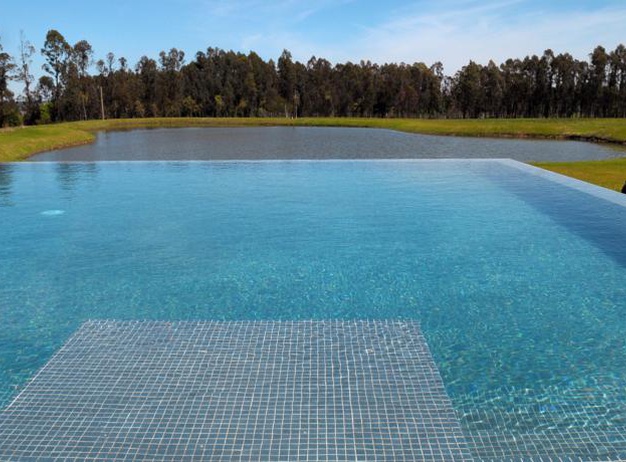 Piscina Exterior Regency Park Hotel en Montevideo