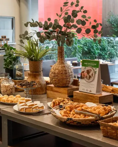 Desayuno buffet (opcional) Regency Way Montevideo Desayuno buffet (opcional) Regency Way Montevideo